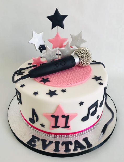 Music Birthday Cakes, Microphone Cake, Bolo Musical, Music Themed Cakes, Music Cakes, Dance Cakes, 17 Birthday Cake, Music Cake, Candy Birthday Cakes