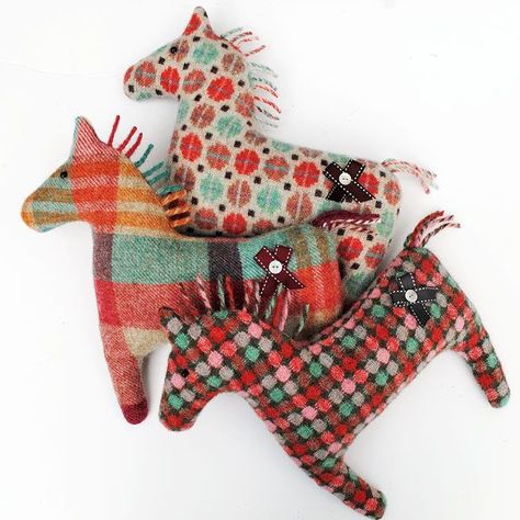 Horse Stuffed Animal Pattern, Fabric Animal Ornaments, Vintage Stuffed Animal Patterns, Patchwork Toys, Horse Plushie, Horse Sewing Pattern, Handmade Soft Toys, Sewing Stuffed Animals, Horse Pattern