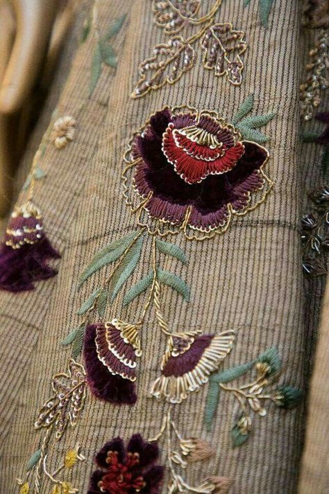 Gold Work Embroidery, Zardozi Embroidery, Kurti Embroidery Design, Couture Embroidery, Bead Embroidery Patterns, Hand Work Embroidery, Handwork Embroidery Design, Embroidery Designs Fashion, Hand Embroidery Design Patterns