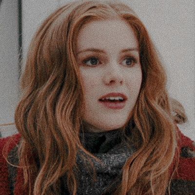 Becky Bloom, Twitter Icon, Film Aesthetic, Character Inspo, Long Hair Styles, Film, Hair Styles, Twitter, Hair