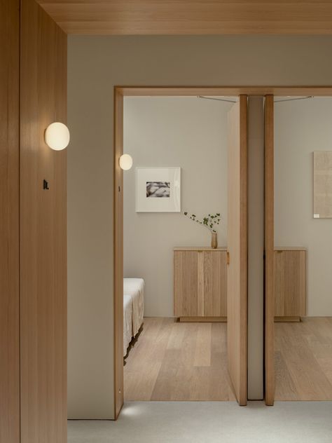 Keiji Ashizawa adds "residential calm" to Aloop clinic in Ginza Japandi Door, Naturopath Clinic, Keiji Ashizawa, Condo Bedroom, Oak Interior, Brutalist Design, Norm Architects, Charles Eames, Minimalism Interior