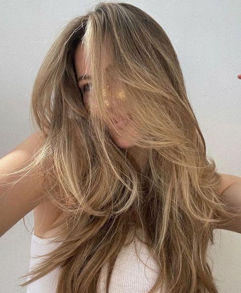 Dirty Blonde Hair, Blonde Hair Looks, בר מצווה, 90s Hairstyles, Brown Blonde Hair, Hair Inspiration Color, Hair Inspo Color, Grunge Hair, Hairstyles Haircuts