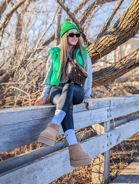 Mini Ugg Platform Boots Outfit, Ugh Mini Platform Boots Outfit, Shortie Uggs Outfit, Ugh Mini Platform, How To Style Short Ugg Boots, Mini Ugg Platform Outfit, Ugh Ultra Mini Platform Outfit, Ugg Platform Boots Outfit, Ugg Ultra Mini Platform Outfit