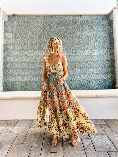 Babyshower Dress, Floral Maxi Dresses, Dresses For Spring, Spring Baby Shower, Baby Shower Outfit, Free People Maxi Dress, Cropped Wide Leg Pants, Vacation Dress, Baby Shower Dresses