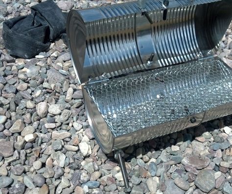 Diy Heater, Mini Grill, Diy Rocket, Diy Grill, Diy Cooking, Tin Can Crafts, Cooking Stove, Rocket Stoves, Diy Outdoor Decor