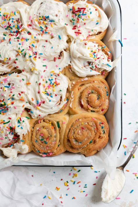 Cinnamon Rolls Photography, Rolls Photography, Broma Bakery, A Birthday Cake, Sweet Roll, Sweet Rolls, Cake Roll, Let's Celebrate, Baking Ideas