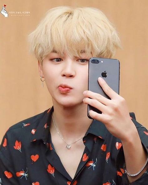 23 curtidas, 1 comentários - JIMIN || 🐆🧡 (@itsjustparkjimini) no Instagram: “what a beauty 💕✨ #itsjustparkjimini -///////////////////- <3 <3 <3 <3 suppo <3 #jimin #bts…” Jimin Cute, Jimin Mochi, Park Ji Min, Bts Park Jimin, Jimin Park, Park Jimin Bts, The Boy, Mochi, Bts Wallpaper