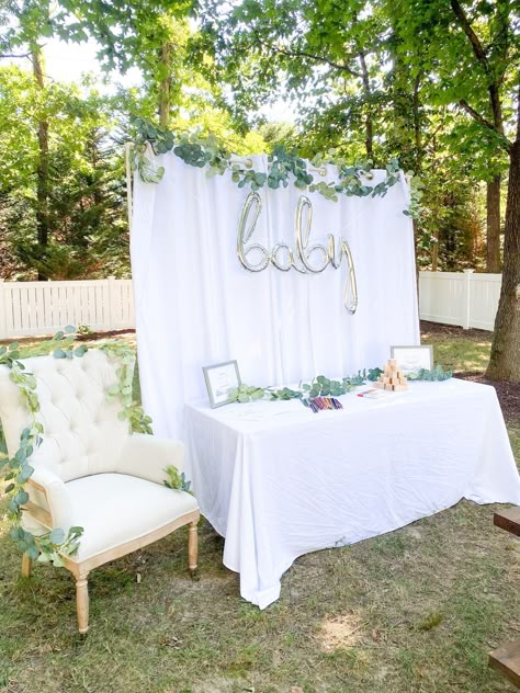 I recently hosted the dreamiest baby shower for a friend of mine, Andjela! It took weeks of planning and a few hand built pieces of furniture, but it turned out so pretty! Sharing the details on the blog! Backyard Baby Shower Ideas Boys, Baby Shower Park Decorations, Outdoor Babyshowers, Baby Shower In The Park, Baby Shower Outdoor Photoshoot, Baby Shower At The Park, Baby Shower At Park Ideas, Baby Shower Seating For Mom, Baby Shower Park Ideas