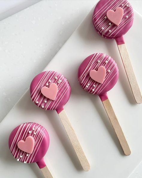 Wine Cake Pops, Flat Cake Pops, Unique Cake Pops, Cute Cake Pops, Fancy Cake Pops, Flat Cake, Oreo Cake Pops, Strawberry Ideas, Chocolate Covered Desserts