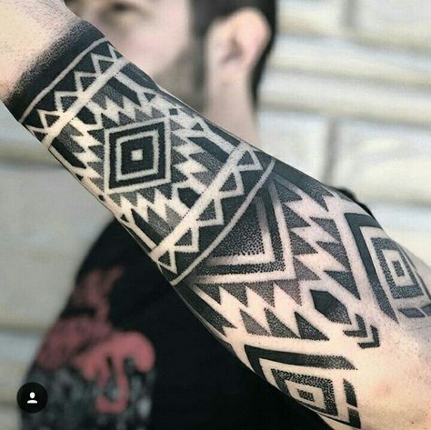 Arlo Tattoo, Tattoos Arm Mann, Tato Maori, Pattern Tattoos, Tattoo Band, Native American Tattoos, Native Tattoos, Forearm Band Tattoos, Tattoo Trend