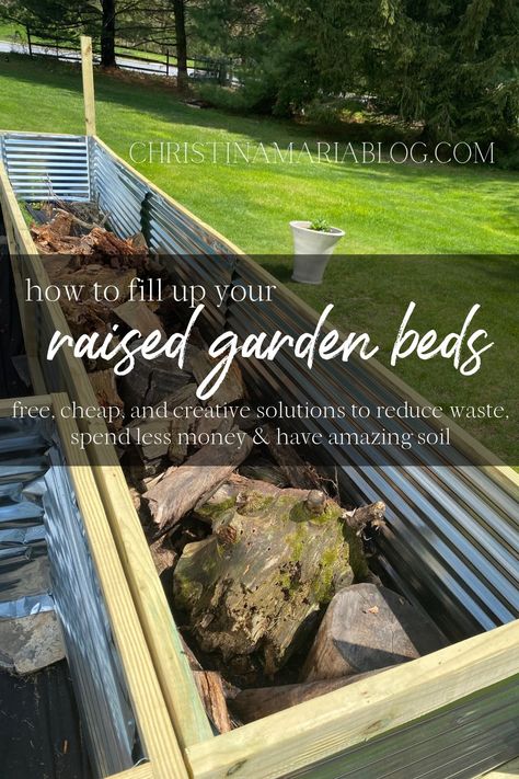 How to fill raised garden beds without spending a lot of money - Christina Maria Blog Inexpensive Raised Garden Beds, Vegetable Garden Beds, Backyard Gardens, Vegetable Beds Raised, Diy Garden Bed, Garden Boxes Raised, Growing Gardens, Raised Garden Beds Diy, Small Backyard Gardens