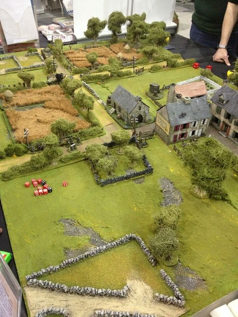 wargaming table Farm Toy Display, Model Houses, Wargaming Table, Farm Plans, Warhammer Terrain, Farm Layout, Sport Model, Game Terrain, Landscape Model