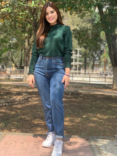 Mom Jeans Outfit Winter, Outfits Juvenil, Outfits Con Jeans, Mom Jeans Outfit, Jeans Outfit Women, Outfit Mujer, Moda Jeans, Everyday Fashion Outfits, Casual Day Outfits