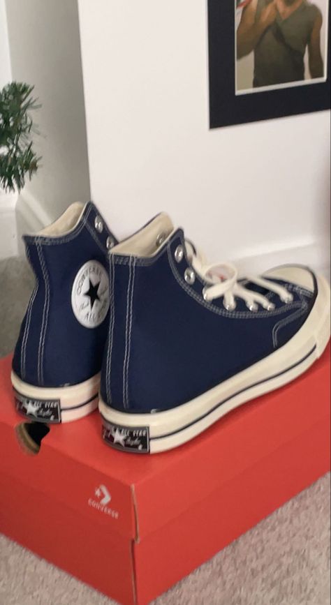 Dark Blue Platform Converse, Dark Blue Converse Outfit, Navy Blue Converse Outfit, Dark Blue Outfit Aesthetic, Blue Converse Aesthetic, Dark Blue Converse, Blue Converse Outfit, Converse Azul, Dark Blue Sneakers