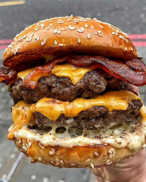 Food Babe, Delicacy Food, Food Therapy, Bacon Cheeseburger, Yummy Comfort Food, Think Food, Delicious Snacks Recipes, Food Recepie, Food Goals