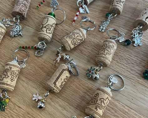 Medium Wine Cork Christmas Tree - Etsy Wine Cork Gifts, Wine Corks Decor, Cork Keychain, Wine Cork Christmas Tree, Wine Themed Gifts, Wine Purse, Cork Christmas Trees, Halloween Wine, Wine Cork Crafts