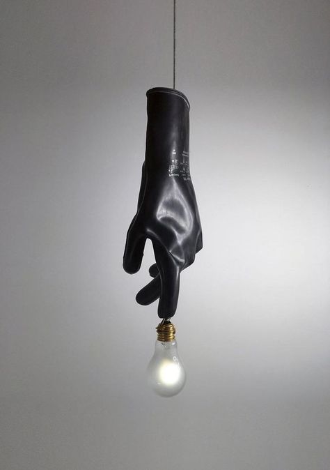 Luminaria Diy, Ingo Maurer, Diy Lampe, Creative Lamps, Blue Gloves, Diy Lamp, Room Accessories, Feature Light, Diy Lighting