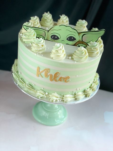 Grogu Birthday Cake Ideas, Babyyoda Birthday Party, Easy Grogu Cake, Yoda Smash Cake, Girls Star Wars Cake, Baby Yoda Smash Cake, Baby Yoda Birthday Party Ideas Girl, Baby Yoda Cake Ideas, Yoda Cake Ideas