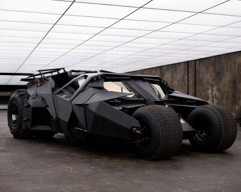 The Tumbler (Batmobil) - Batman Begins ... Tumbler Batmobile, Batman Batmobile, The Dark Knight Trilogy, Tv Cars, Aston Martin Db5, Univers Dc, Batman Begins, Rolls Royce Phantom, The Dark Knight Rises