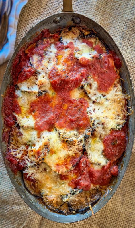 A lighter roasted eggplant parmesan - the perfect mouthwatering balance between eggplant, sauce, and cheese. Roasted Eggplant Parmesan, Baked Eggplant Recipes, Recipes Eggplant, Eggplant Casserole, Eggplant Parmigiana, Italian Dinners, Plant Recipes, Eggplant Recipes Easy, Eggplant Parmesan Baked