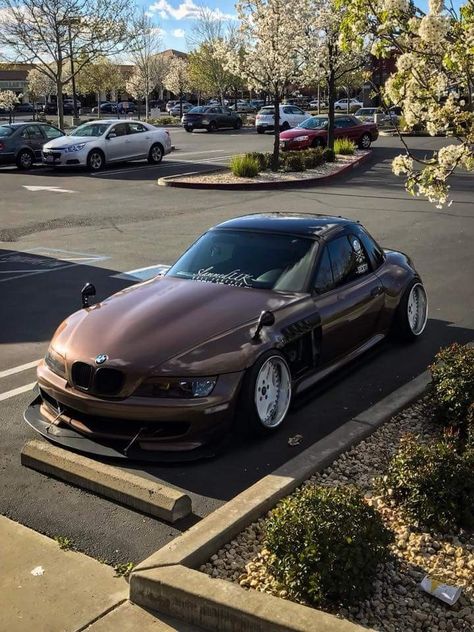 BMW Z3 brown deep dish slammed Bmw Z3 Modified, Bmw Z3 Tuning, Z3 Bmw, Bmw Z3 Roadster, College Core, Phone Photo Editing, Toyota Gt86, Bmw M Power, M Power