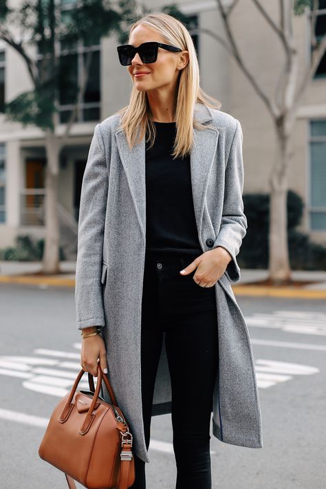 Grey Coat Outfit Winter, Grey Coat Outfit, Wool Coat Outfit, Pijamas Women, Winter Coat Outfits, Fall Fashion Coats, Gray Wool Coat, Gray Coat, Blonde Woman