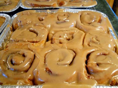 Pioneer Woman Cinnamon Rolls, Pioneer Recipes, Caramel Rolls, Cinnamon Roll Recipe Homemade, Maple Frosting, Cheer Competition, Caramel Icing, Best Cinnamon Rolls, Make Cream Cheese