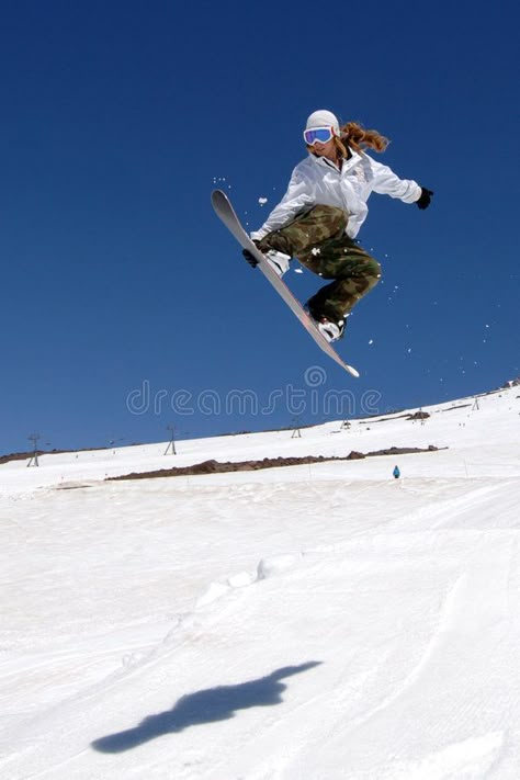 Snowboarding Reference, Snowboarding Portrait, Snowboarding Action Shots, Snowboard Jump, Snowboarding Jump, Female Snowboarder Fashion, Woman Snowboarding, Snowboard Poses, Snowboard Women