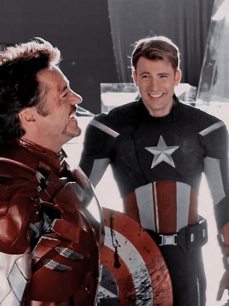 Robert Jr, Stony Avengers, Cast Photos, Steve And Tony, Robert Evans, Marvel Images, Chris Evans Captain America, Marvel Posters, Robert Downey