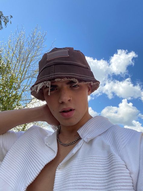 Bucket Hat Street Style, Mens Summer Streetwear, Bucket Hat Outfits, Hat Outfit Summer, Mens Inspo, Bucket Hat Outfit, Jeans Summer, Denim Bucket Hat, Mens Bucket Hats