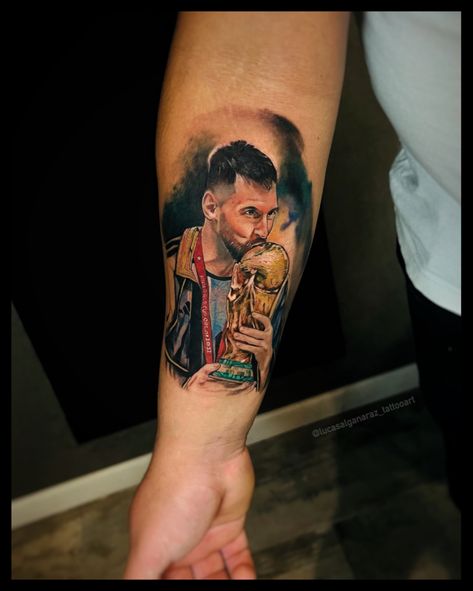 Messi World Cup Tattoo, Messi Tattoo Ideas, Messi Tattoo, Messi World Cup, Cup Tattoo, Word Cup, Tatuaje A Color, Leo Messi, Lionel Messi