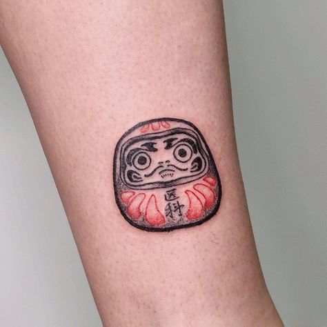 #darumatattoo #orientaltattoo #orientaltattoos #kawaiiart #kawaiitattoo #daruma #darumadoll Daruma Tattoo, Daruma Doll Tattoo, Tattoo Sydney, Embroidery Tattoo, Patchwork Tattoo, Doll Tattoo, Tattoo Skull, Daruma Doll, Surry Hills