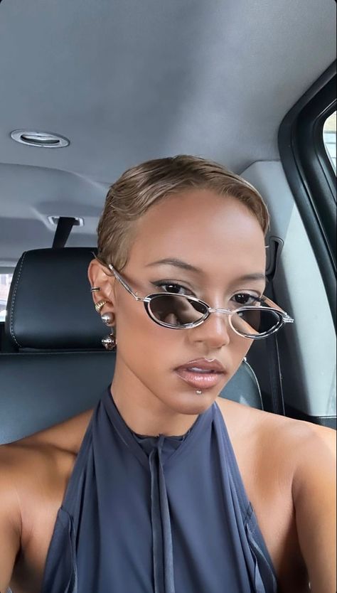 Short Platinum Blonde Hair, Finger Waves Short Hair, Short Hair Outfits, Natural Hair Short Cuts, Blonde Bob Hairstyles, Karrueche Tran, Short Hair Pixie Cuts, Short Sassy Hair, Sassy Hair