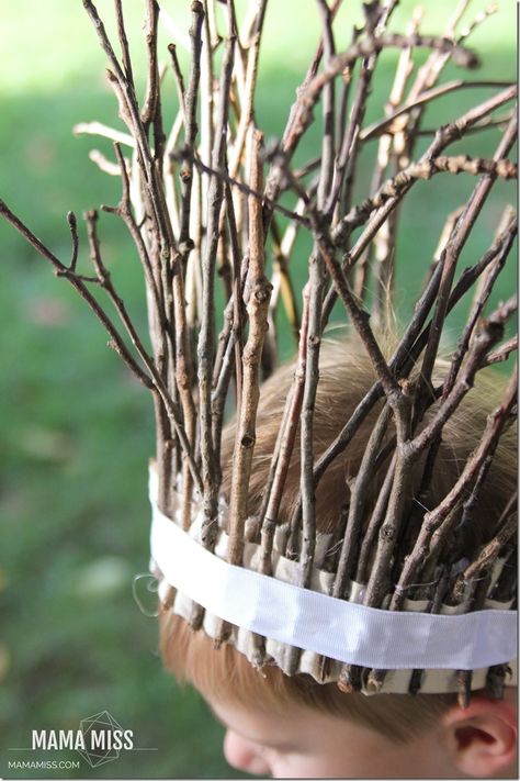 Fancy Stick Crown - inspired by nature, created for the imagination | @mamamissblog #juliadonaldson #stickman Stick Forts Outside, Puppy Activities, Stick Crown, Twig Crafts, Forest School Activities, Easter Bonnet, Spring Crafts For Kids, Forest School, Nature Play