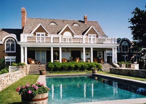 georgianadesign:Custom home on Fishers Island, NY. Rudolph... Modern Cape Cod, Hamptons House Exterior, Modern Mansions, Modern Cape, Waterfront House, Home Designs Exterior, Fisher Island, Porch And Balcony, Big Garden