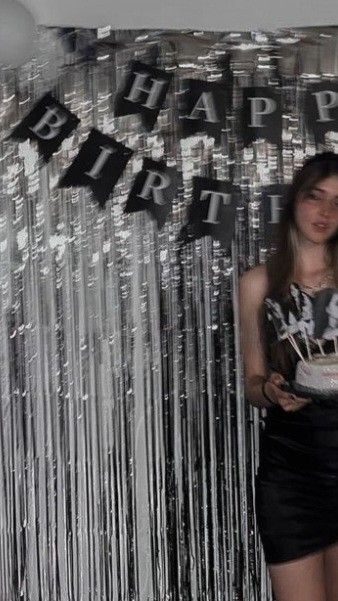 Xo Themed Birthday Party, Grunge Bday Party, Stargirl Birthday Cake, Stargirl Party Theme, Birthday Black Theme, Stargirl Birthday Party, 18th Birthday Party Ideas Theme Elegant, Black And Silver Birthday Decorations, Black Birthday Theme