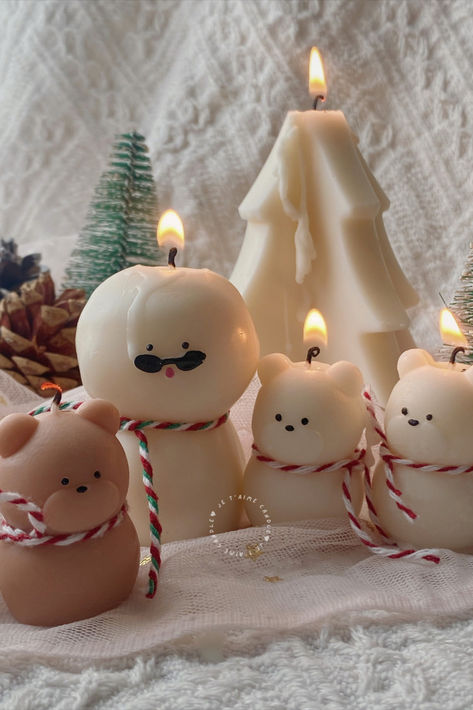 Introducing our Bear Snowman Candle, the perfect Christmas gift to infuse the festive spirit and delightful aromas into your holiday season. Crafted with care and hand-poured with love, this scented soybean candle is more than just a decorative piece. Kawaii Candle, Bear Candle, Snowman Candle, Coloured Candles, Christmas Teddy Bear, Winter Candle, Cute Candles, Winter Onederland, Candle Favors