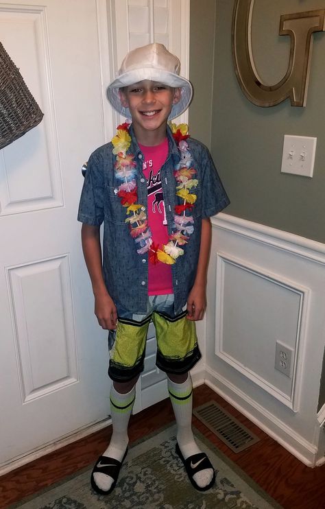 tacky tourist for school idea Tacky Tuesday Outfits, Tourist Costume Ideas, Wacky Tacky Day Outfits, Tacky Tourist Outfit, Tacky Tourist Costume, Wacky Tacky Day, Tacky Day, Tourist Costume, Tacky Tourist