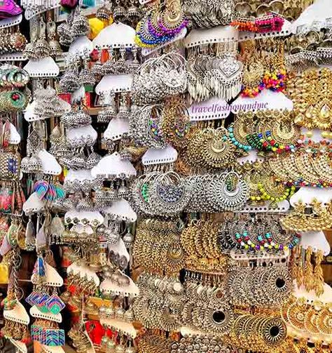 10 Best Fashion Street Shopping Places In Mumbai Fashion Street Mumbai, Places In Mumbai, Mumbai Fashion, Street Shopping, Indian Jewelry Earrings, Antique Jewellery Designs, Estilo Hippie, Jewelry Set Design, Silver Jewellery Indian