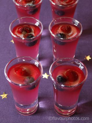 Vegan Vodka Jelly Vodka Jelly, Vegan Party, New Year's Eve Party, Party Animals, In This House, Dairy Free Recipes, Animal Party, Delicious Food, New Year's