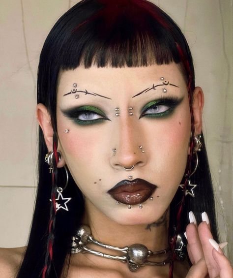 Wedding Makeup Aesthetic, Egirl Jewelry, Maquillage Goth, Unconventional Makeup, Instagram Eyebrows, Women Grunge, Dark Makeup Looks, Aesthetic Egirl, Star Hoop Earrings