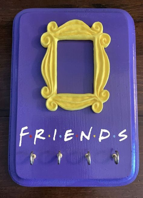 Friends Door Frame, Tv Show Gifts, Friends Decor, Friends Frame, Friends Tv Show Gifts, Friend Crafts, Diy Gifts For Friends, Friends Diy, Friends Show