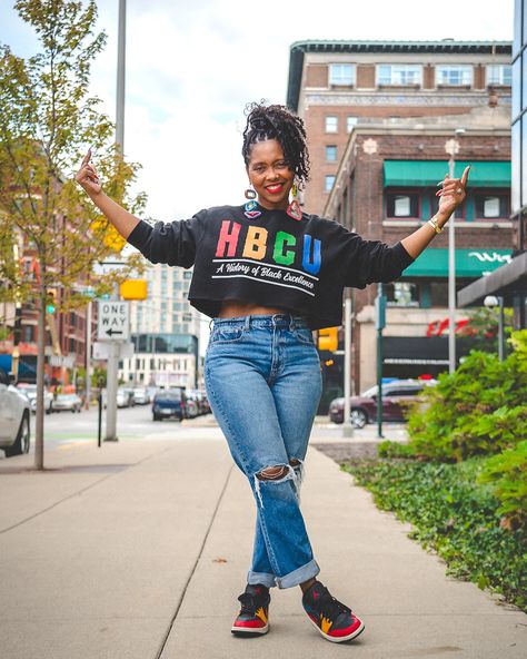 HBCU Homecoming looks are still poppin’ and I’m out here reppin’ in this DIY cropped HBCU sweatshirt 🔥 Paired with distressed denim and kicks to match, we’re keeping it cute, comfy, and all about Black excellence! 💯 This look is perfect for GAME DAY! Tap into my stories for the full details! 🏃🏾‍♀️ 📸 @throughdemis_.lens Earrings: @31and13 #hbcuhomecoming #hbcu Homecoming Looks, Hbcu Homecoming, Mama Style, Cute Comfy, Black Excellence, Casual Work, Work Casual, Playing Dress Up, Distressed Denim