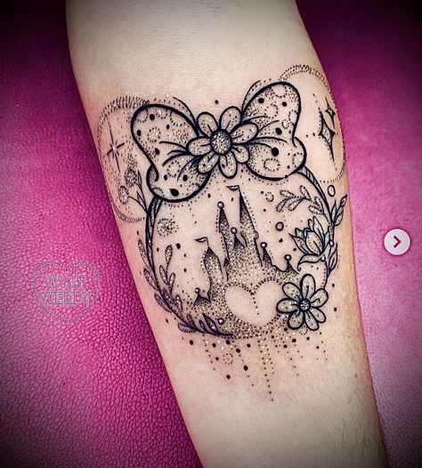 Mickey And Minnie Tattoos, Minnie Tattoo, Disney Inspired Tattoos, Mickey Tattoo, Disney Sleeve, Mouse Tattoos, Muster Tattoos, Petite Tattoos, Tasteful Tattoos