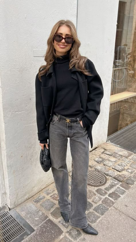 Grey Jeans Street Style, Black Jean Outfits Winter, Black Jeans Outfit 2024, Dark Gray Jeans Outfit, Jean Gris Outfit, Slingback Flats Outfit, Dark Grey Jeans Outfit, Nordic Street Style, Gray Jeans Outfit