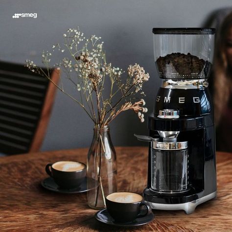 Smeg Black, Retro Style Aesthetic, Burr Coffee Grinder, Aesthetic Coffee, Style Aesthetic, Coffee Grinder, Retro Aesthetic, V60 Coffee, Small Kitchen Appliances