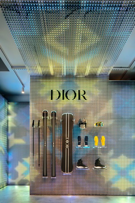 » Dior pop-up store Retail Installation, Exhibition Display, Boutique Interior, Retail Interior, Retail Store Design, Hallway Ideas Entrance Narrow, Store Interior, Pop Up Stores, Retail Space