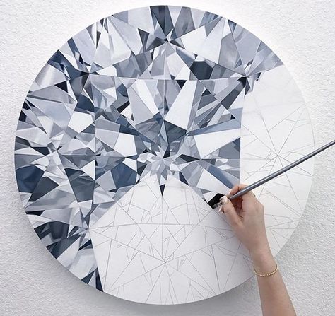 Creating a diamond effect with converging lines and lighter and darker shades to show light play.. seemingly random but close inspection reveals a symmetrical geometry Angie Crabtree, Drawing Tutorials, Drawing Tips, Art Techniques, 그림 그리기, Art Studios, Art Classes, Painting Inspiration, Art Diy