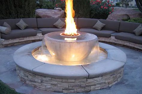 Design Per Patio, Modern Water Feature, Modern Fire Pit, Diy Fountain, Backyard Water Feature, Water Fountains Outdoor, Fire Pit Designs, Patio Diy, Water Fountains