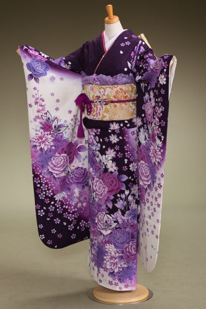 Purple Kimono Outfit, Purple Kimono Traditional, Purple Yukata, Purple Kimono, Kimono Traditional, Furisode Kimono, Japanese Traditional Clothing, Cute Kimonos, Kimono Japan